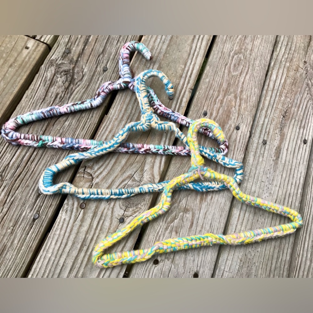 Vintage Crochet Colorful Coat Hangers Protect Clothes Slip Off Clothes Hanger - Picture 4 of 9